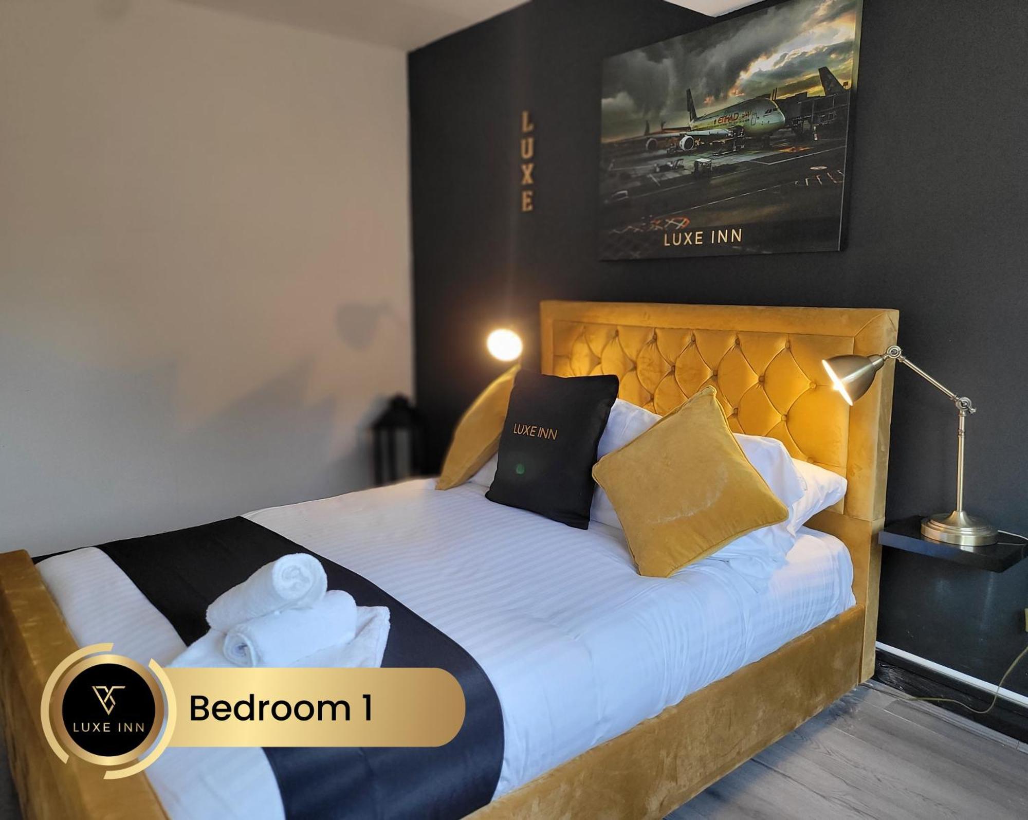 4 Bedroom House, Heathrow Airport, Luxe Inn Colnbrook Exterior foto